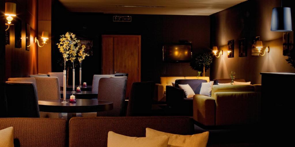 Voyage Hotel Karaganda Bagian luar foto