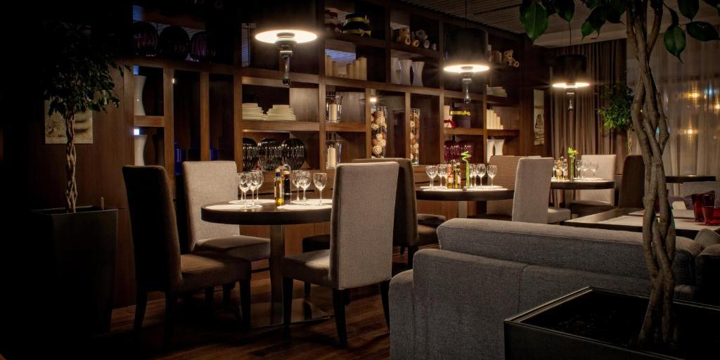 Voyage Hotel Karaganda Bagian luar foto