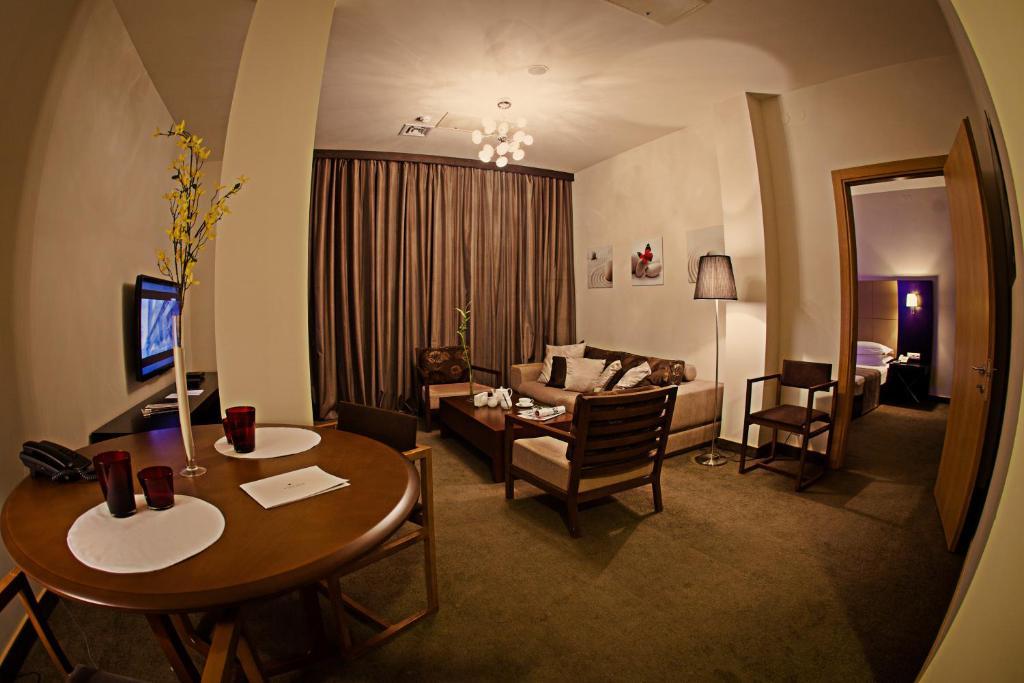 Voyage Hotel Karaganda Ruang foto