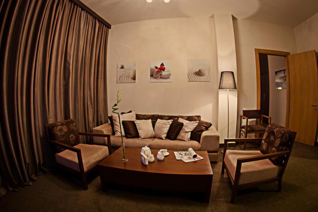 Voyage Hotel Karaganda Ruang foto